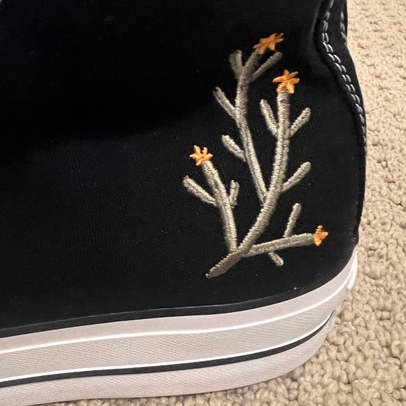 Converse Customs - Picture 8 of 9